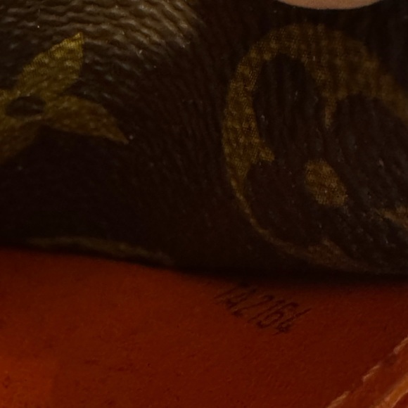 Authentic Louis Vuitton Emelie wallet - Picture 13 of 14